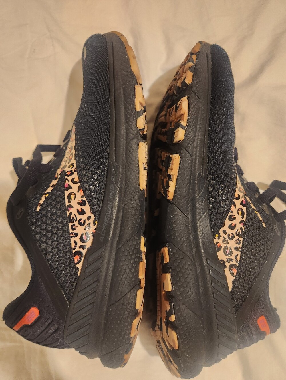 Brooks Women Adrenaline CTS 22 Black Athletic Sneakers with Leopard Accent Sz 8 - Picture 4 of 9